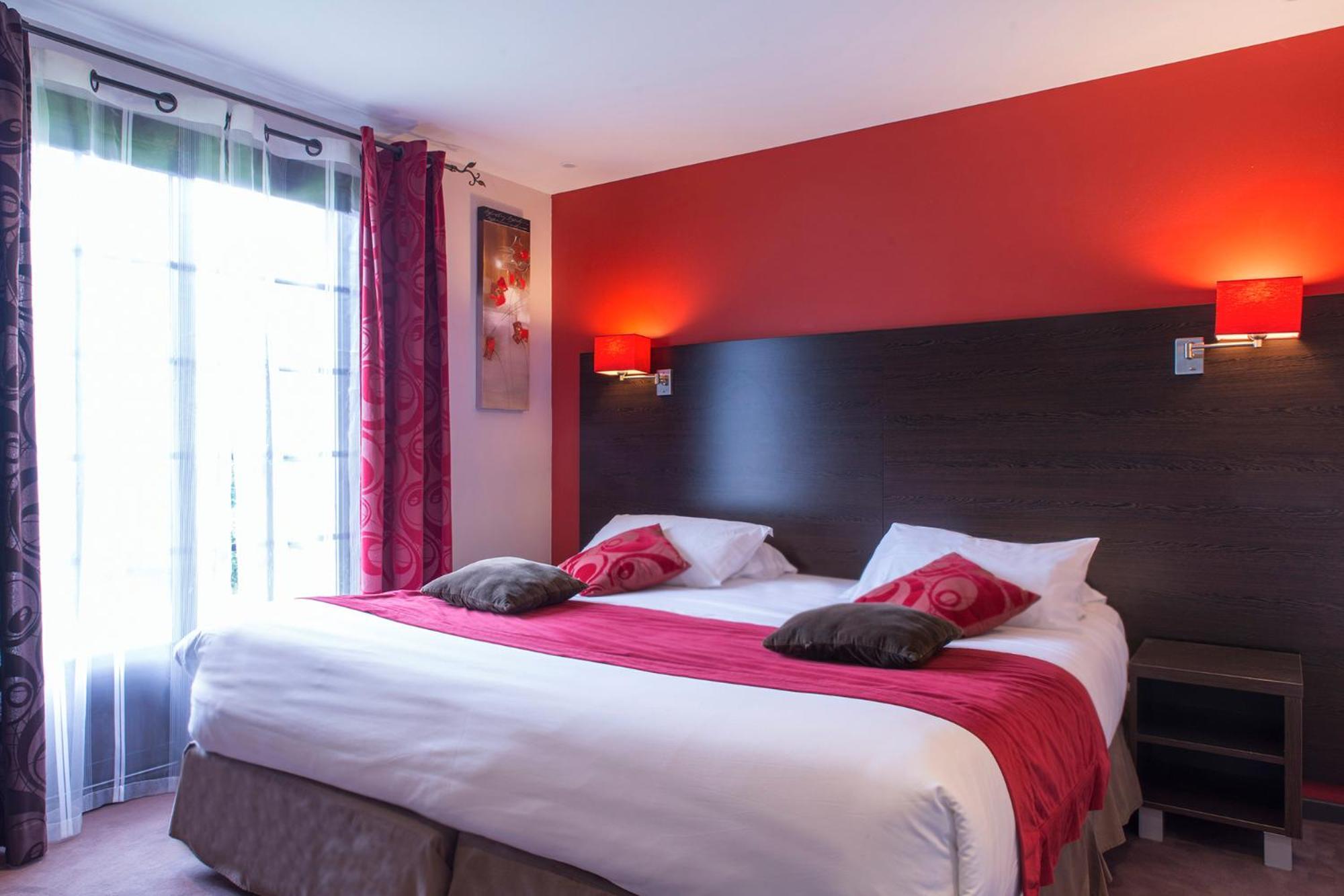 Hotel Restaurant Les Coquelicots, The Originals Relais Saint-Pardoux-l'Ortigier Esterno foto