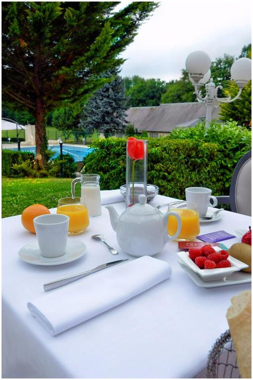 Hotel Restaurant Les Coquelicots, The Originals Relais Saint-Pardoux-l'Ortigier Esterno foto