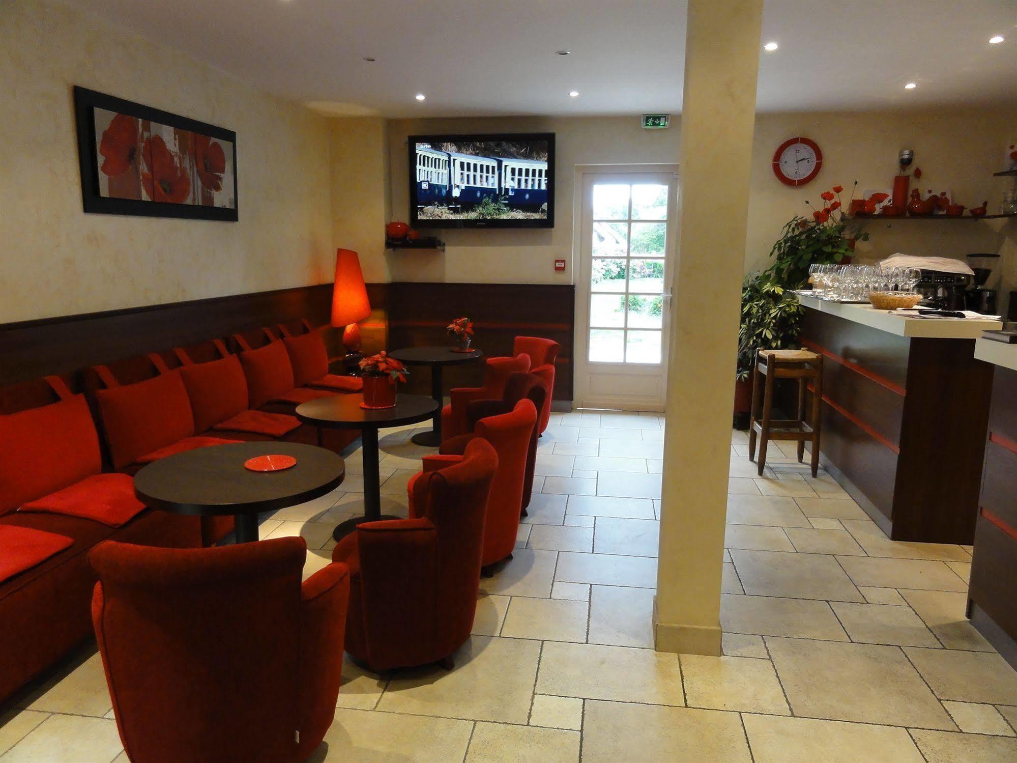 Hotel Restaurant Les Coquelicots, The Originals Relais Saint-Pardoux-l'Ortigier Ristorante foto